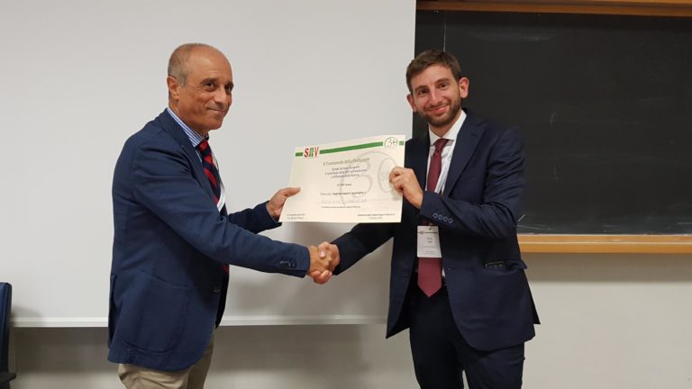 Il prof. Gaetano Bosurgi, Presidente SIIV, premia l'ing. Nunzio VISCIONE per il Migliore impatto tecnologico