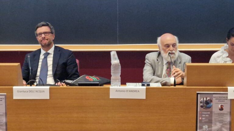 Alcuni momenti del partecipato convegno per ricordare, attraverso il racconto di colleghi e amici, il contributo scientifico e umano di Nicola Fiore.
Da sinistra: proff. Gianluca Dell'Acqua e Antonio D'Andrea.